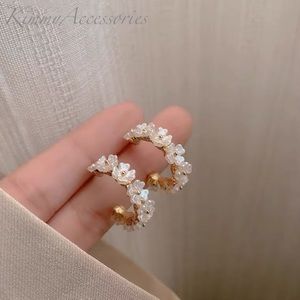 Flower style earring brand new